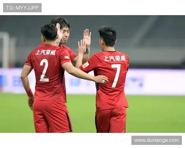 武汉足球队以74分领跑挑战赛积分榜展现强劲实力