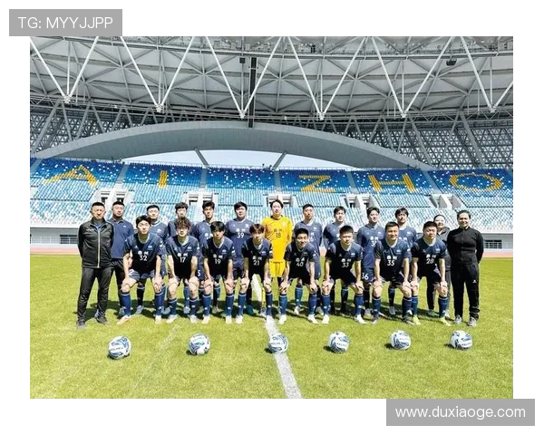 足球巨星归来主场激情对决球迷热情高涨期待精彩时刻